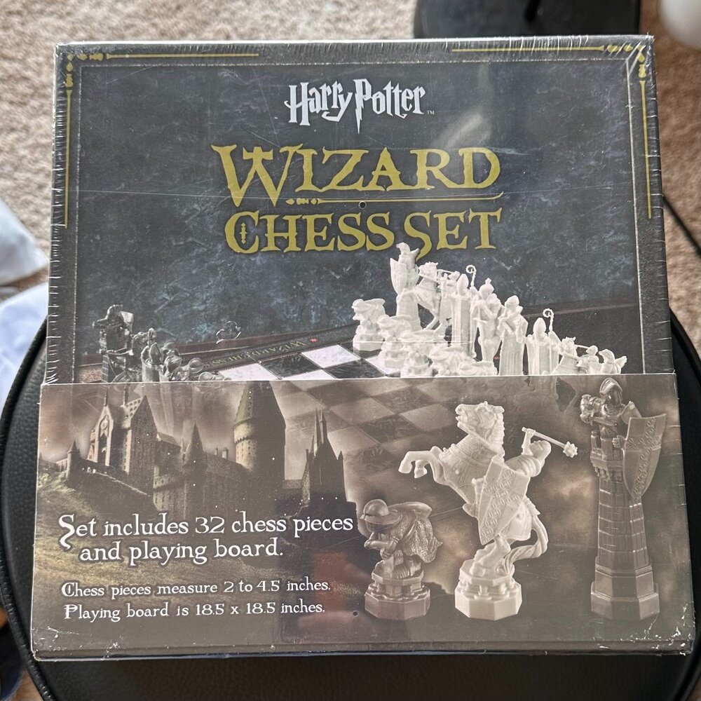 NIB Harry Potter Wizard Chess Set